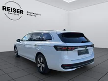 VW Passat Variant Business eHybrid 150kW in Pure White
