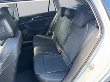 VW Passat Variant Business eHybrid 150kW in Pure White