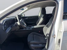 VW Passat Variant Business eHybrid 150kW in Pure White