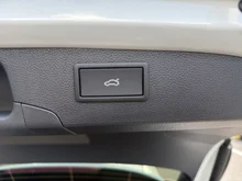 VW Passat Variant Business eHybrid 150kW in Pure White