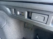 VW Passat Variant Business eHybrid 150kW in Pure White