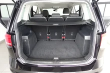 VW Touran TDI DSG in Deep Black Perleffekt