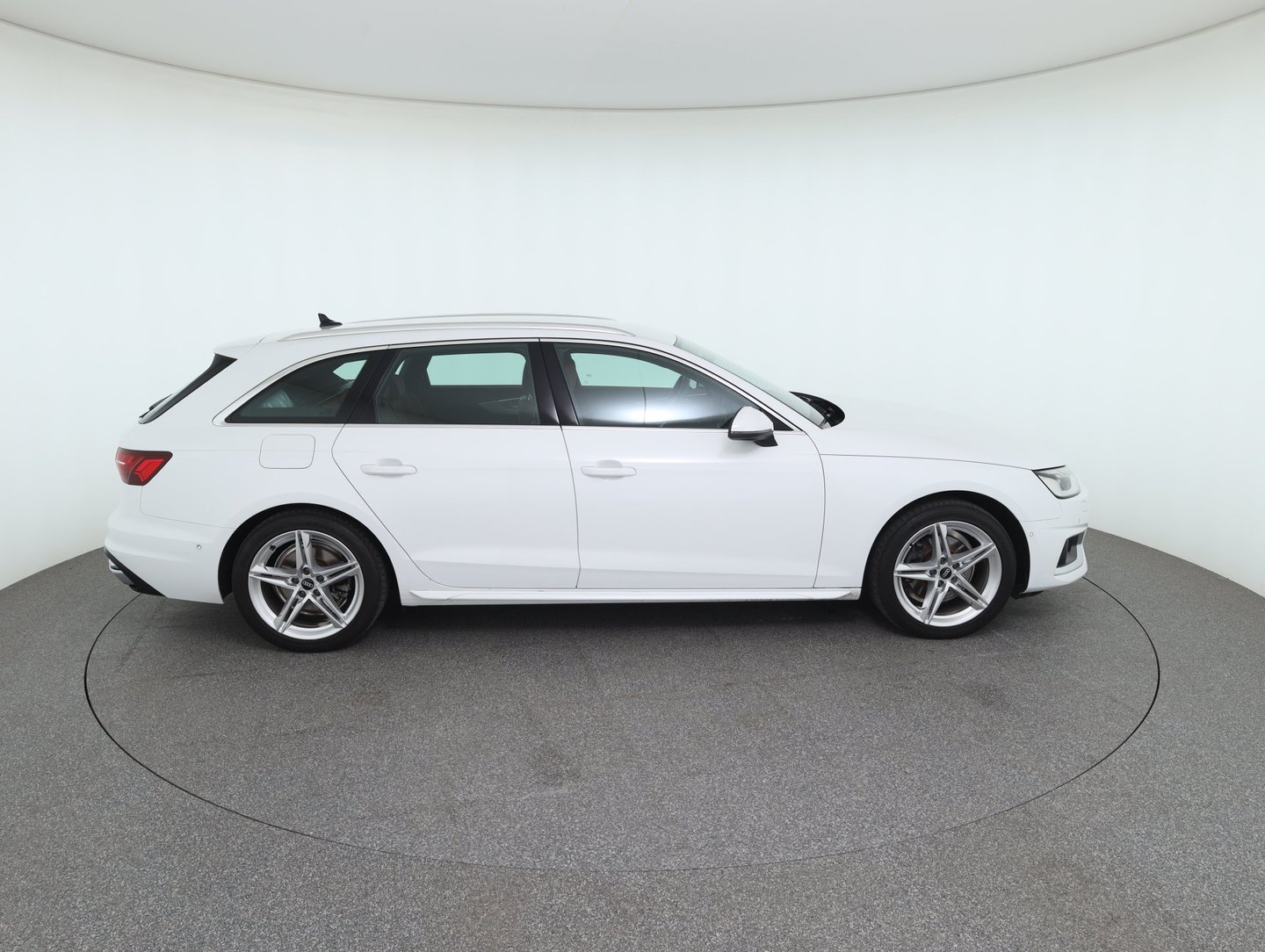 Audi A4 Avant 30 TDI advanced | Bild 4 von 33