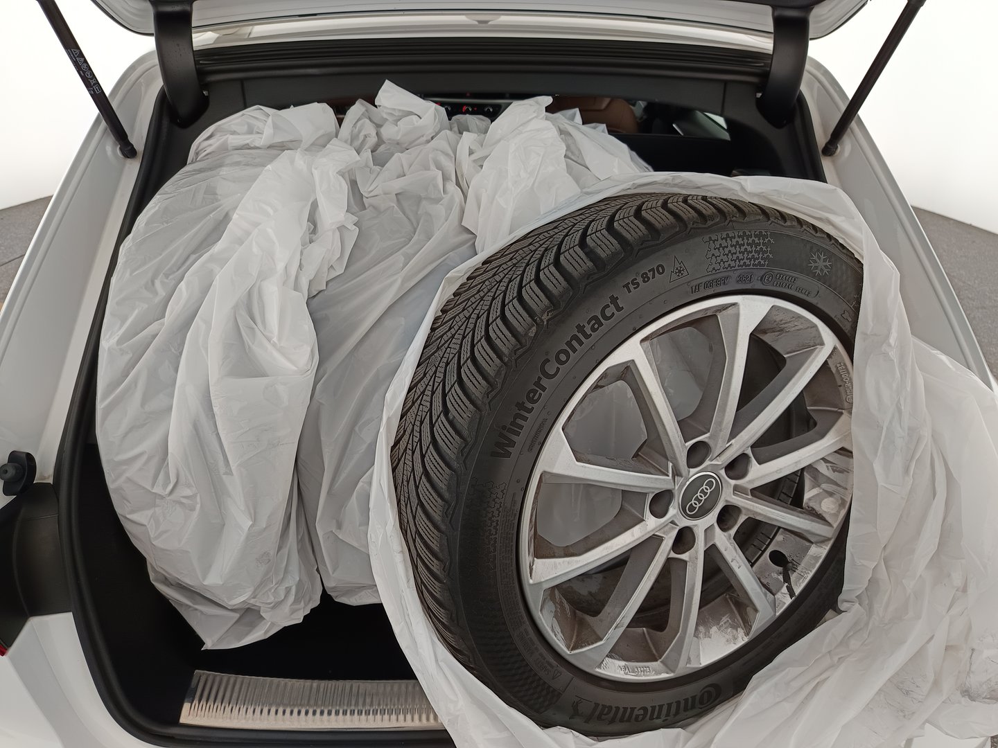 Audi A4 Avant 30 TDI advanced | Bild 30 von 33