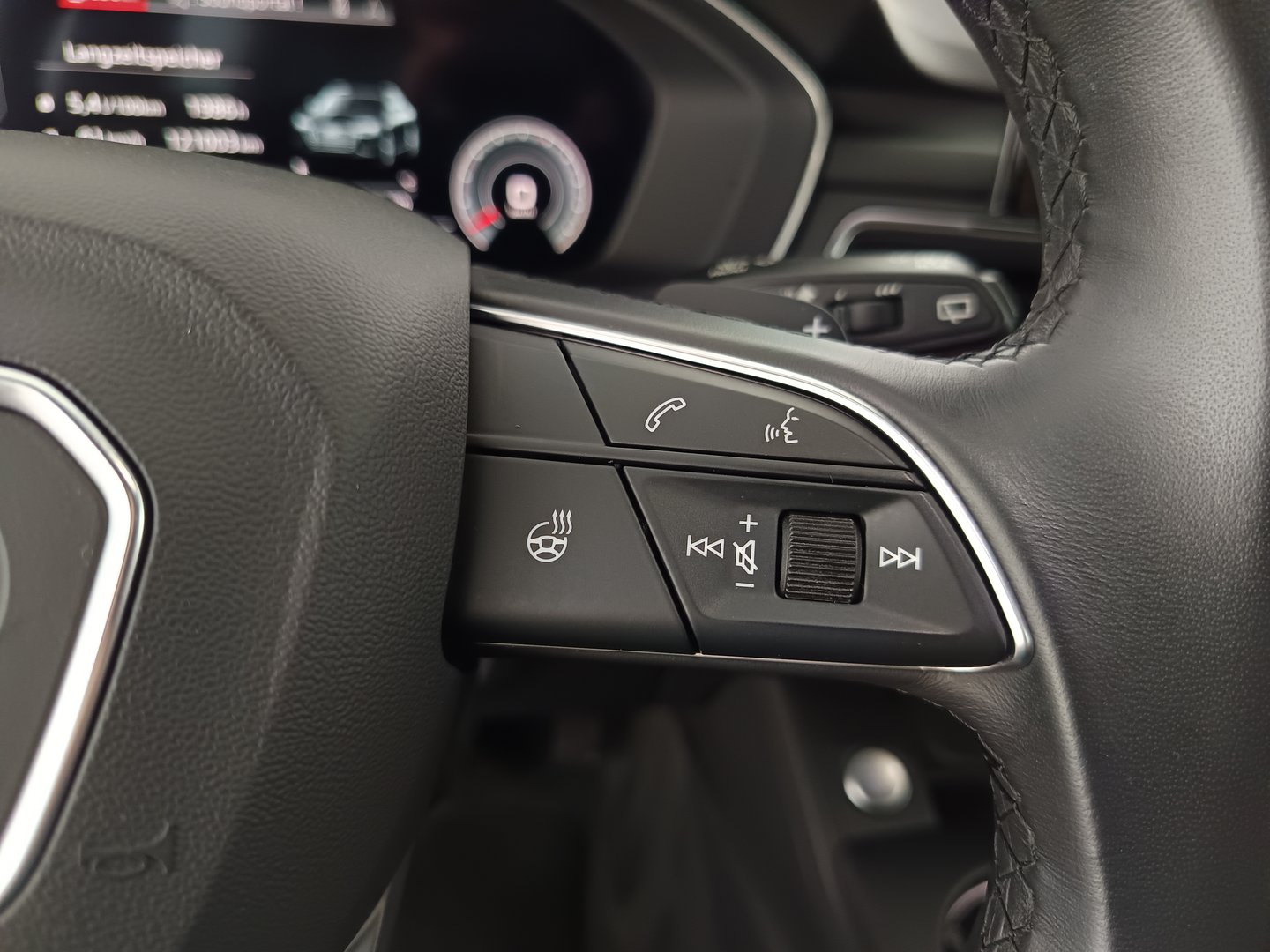 Audi A4 Avant 30 TDI advanced | Bild 17 von 33