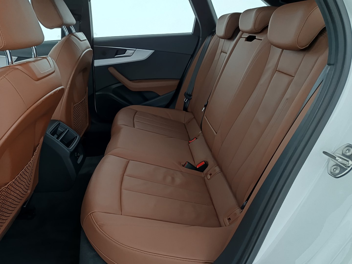 Audi A4 Avant 30 TDI advanced | Bild 29 von 33