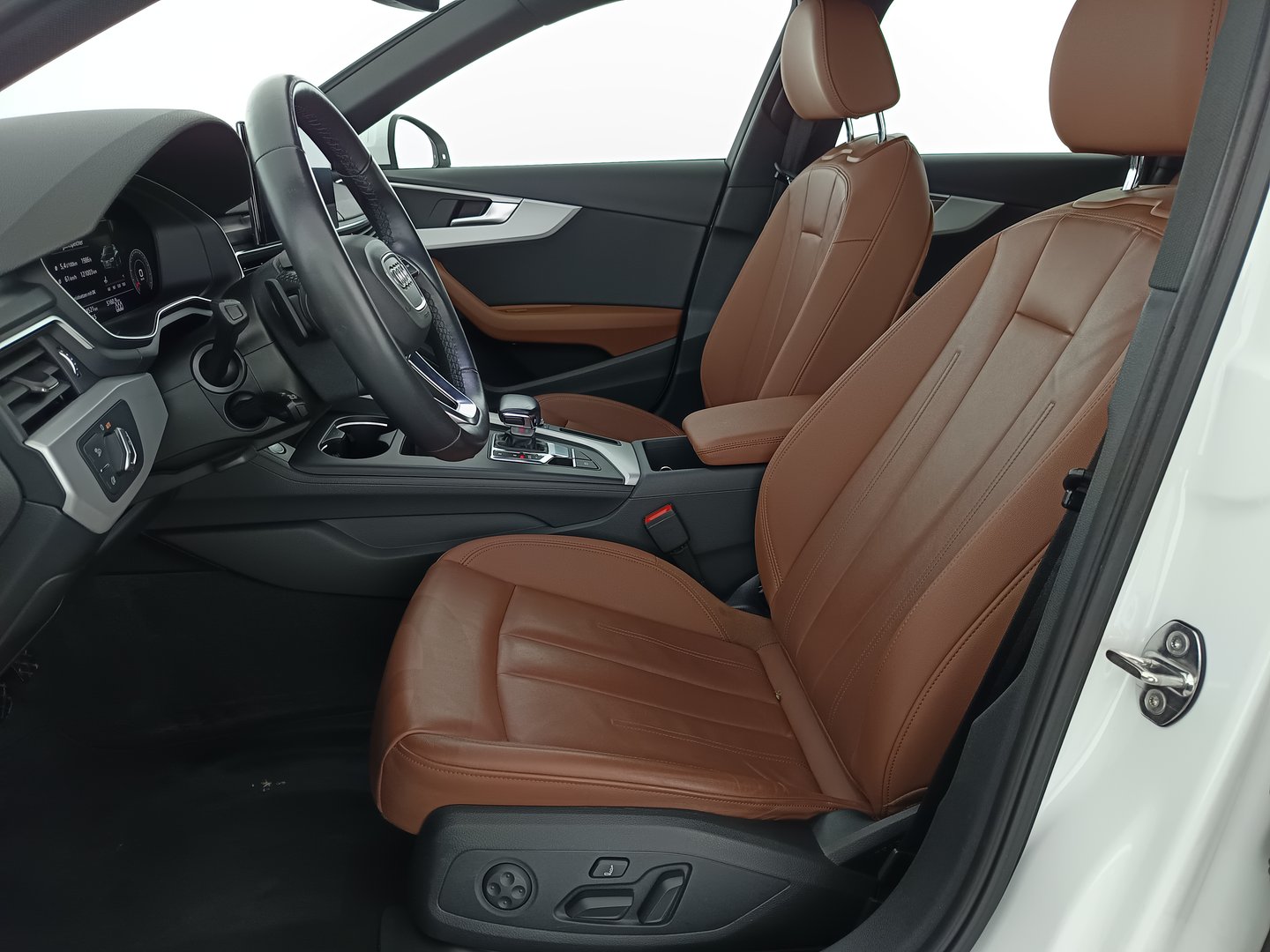 Audi A4 Avant 30 TDI advanced | Bild 13 von 33