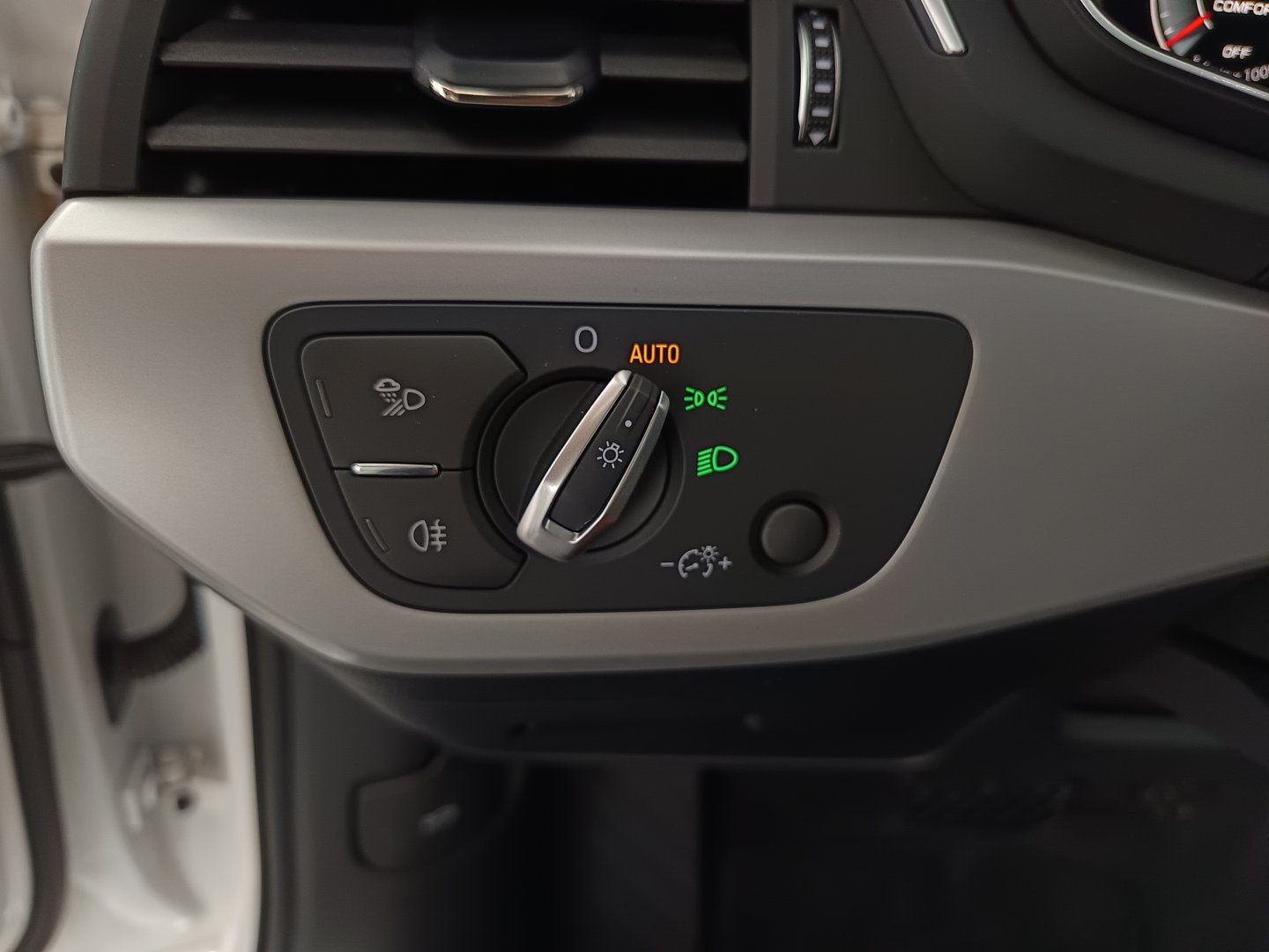 Audi A4 Avant 30 TDI advanced | Bild 12 von 33