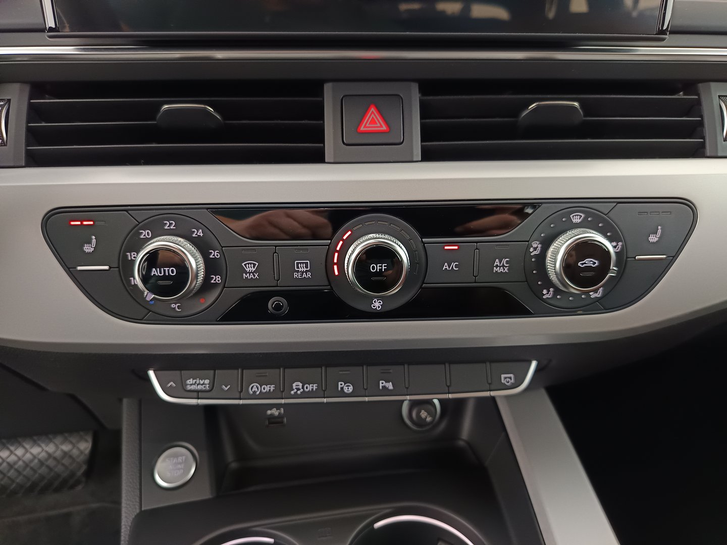 Audi A4 Avant 30 TDI advanced | Bild 27 von 33