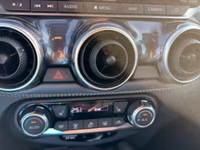 Nissan Juke N-Connecta in schwarz - metallic