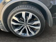 VW Tiguan R-Line TSI DSG in Deep Black Perleffekt