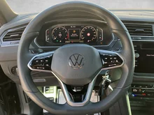 VW Tiguan R-Line TSI DSG in Deep Black Perleffekt