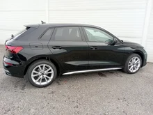 Audi A3 Sportback 30 TFSI in Brillantschwarz