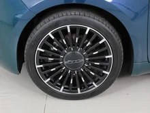 Thumbnail-Foto von Fahrzeug