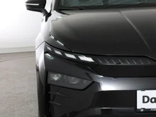 Škoda Enyaq RS in Black-Magic Perleffekt