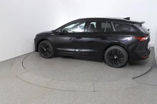 Škoda Enyaq RS in Black-Magic Perleffekt