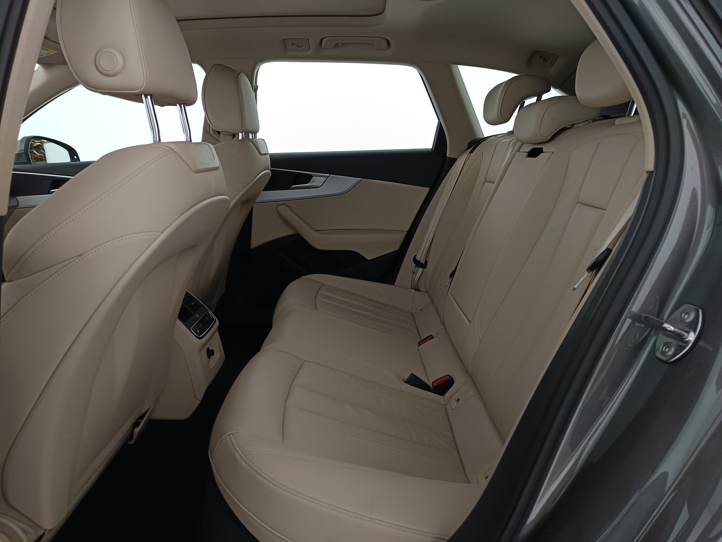 Audi A4 Avant 30 TDI | Bild 29 von 34