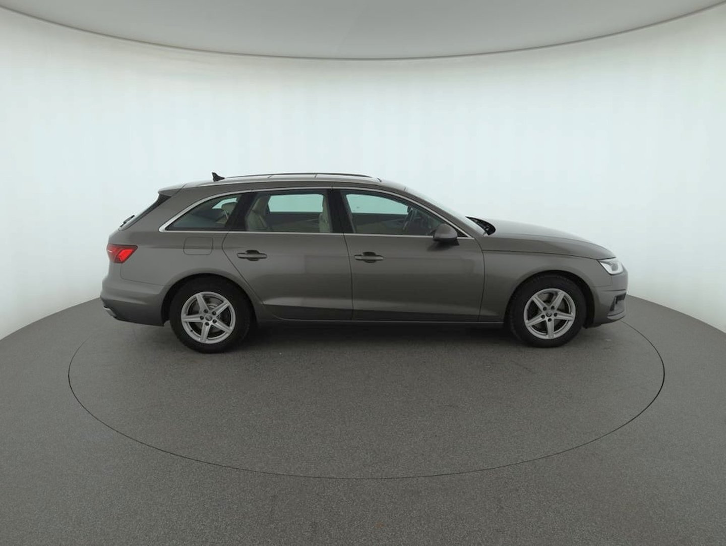 Audi A4 Avant 30 TDI | Bild 4 von 34