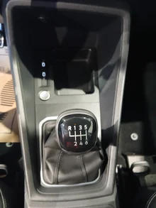 VW Caddy Style Maxi TDI 4MOTION in Deepblack Perleffekt