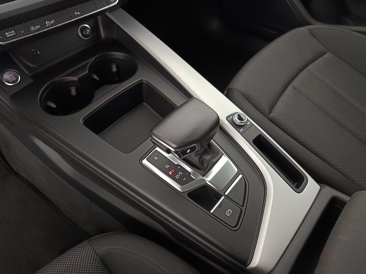 Audi A4 Avant 30 TDI | Bild 28 von 33