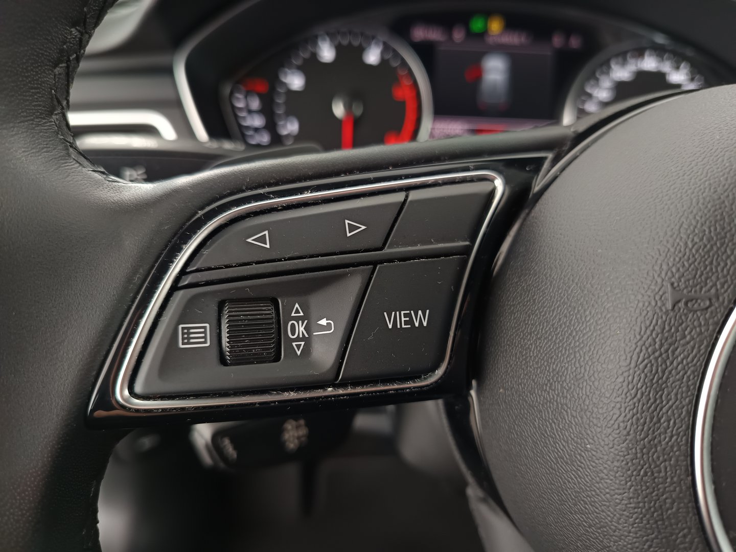 Audi A4 Avant 30 TDI | Bild 17 von 33