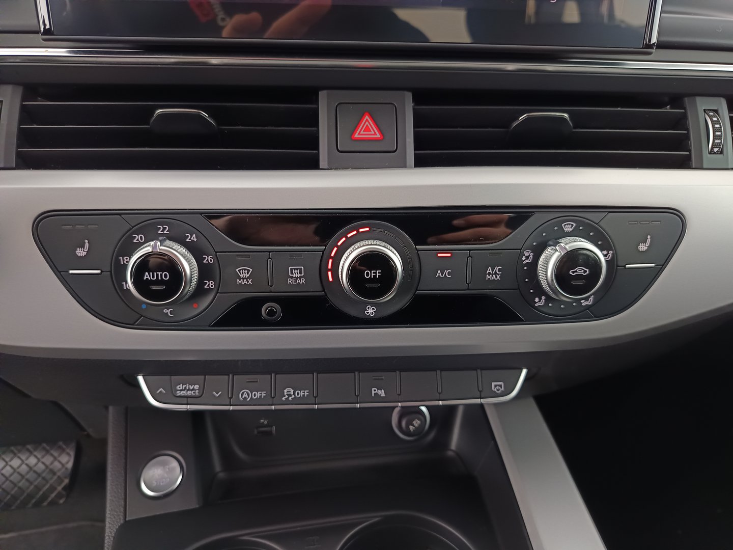 Audi A4 Avant 30 TDI | Bild 27 von 33