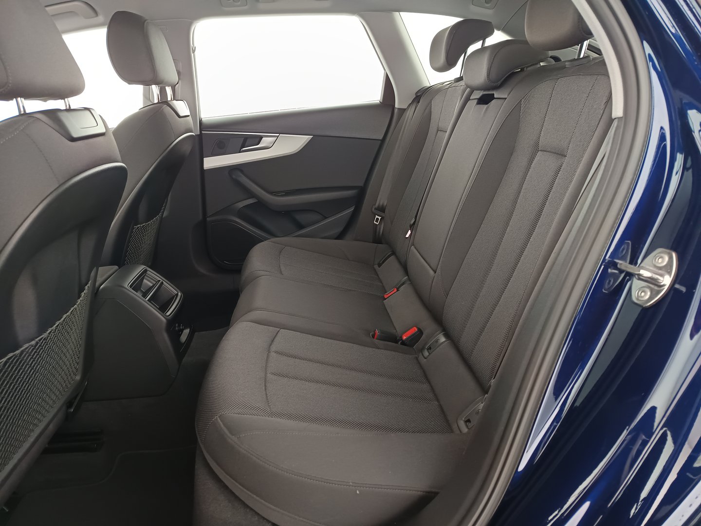 Audi A4 Avant 30 TDI | Bild 29 von 33