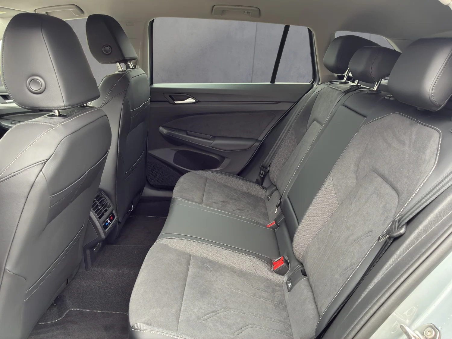 Bild eines VW Golf Variant Business TDI DSG