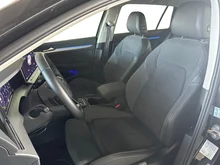VW Golf Variant Life mHeV DSG in Grenadillschwarz Metallic