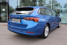 Škoda Octavia Combi Ambition TDI DSG in Race-Blau Metallic