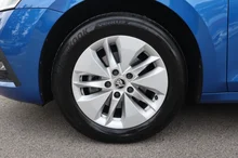 Škoda Octavia Combi Ambition TDI DSG in Race-Blau Metallic