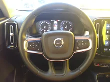 Volvo XC40 T3 Momentum Pro Geartronic in blau