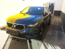 Volvo XC40 T3 Momentum Pro Geartronic in blau