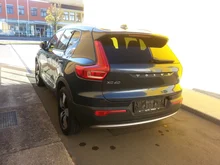 Volvo XC40 T3 Momentum Pro Geartronic in blau