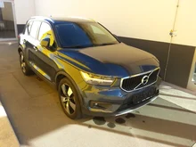 Volvo XC40 T3 Momentum Pro Geartronic in blau
