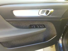 Volvo XC40 T3 Momentum Pro Geartronic in blau