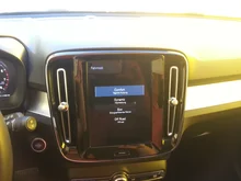 Volvo XC40 T3 Momentum Pro Geartronic in blau