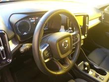 Volvo XC40 T3 Momentum Pro Geartronic in blau