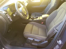 Volvo XC40 T3 Momentum Pro Geartronic in blau
