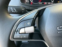Škoda Karoq Selection TSI in Black-Magic Perleffekt