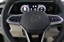 VW Multivan eHybrid 180 kW 4MOTION in Deepblack Perleffekt