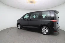 VW Multivan eHybrid 180 kW 4MOTION in Deepblack Perleffekt