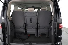 VW Multivan eHybrid 180 kW 4MOTION in Deepblack Perleffekt