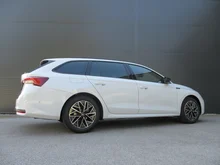 Škoda Octavia Combi Sportline TDI DSG in Moon-Weiß Metallic