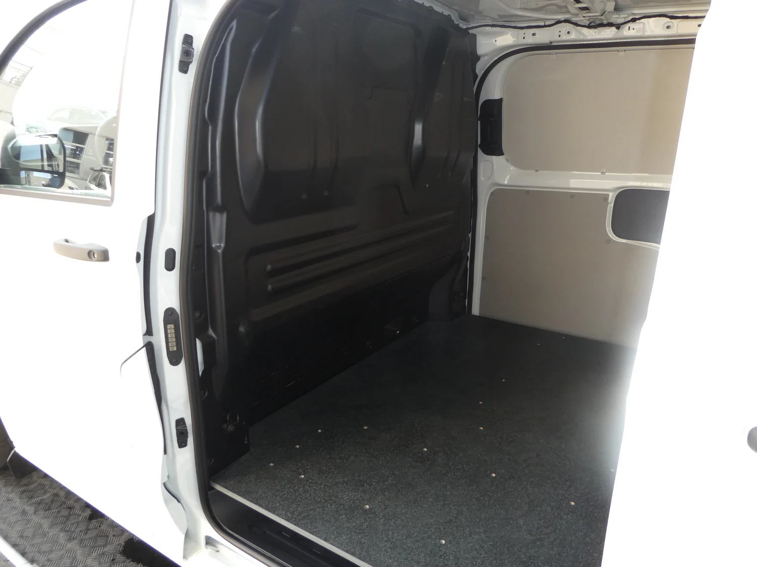 Bild eines VW Transporter Kastenwagen LR TDI