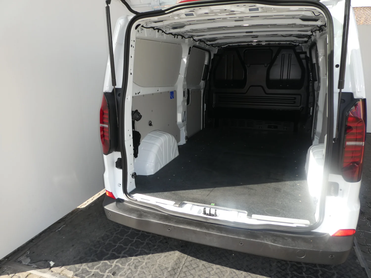 Bild eines VW Transporter Kastenwagen LR TDI