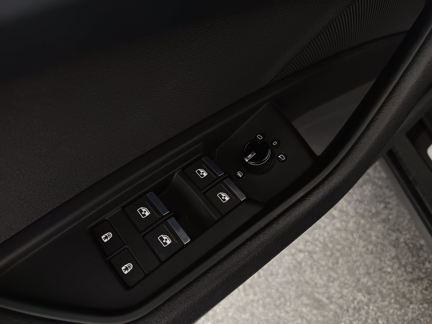 Audi e-tron 55 quattro 300 kW Business | Bild 11 von 32