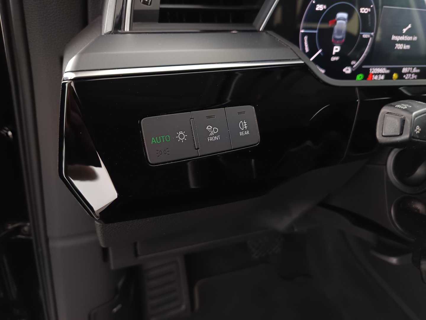Audi e-tron 55 quattro 300 kW Business | Bild 12 von 32