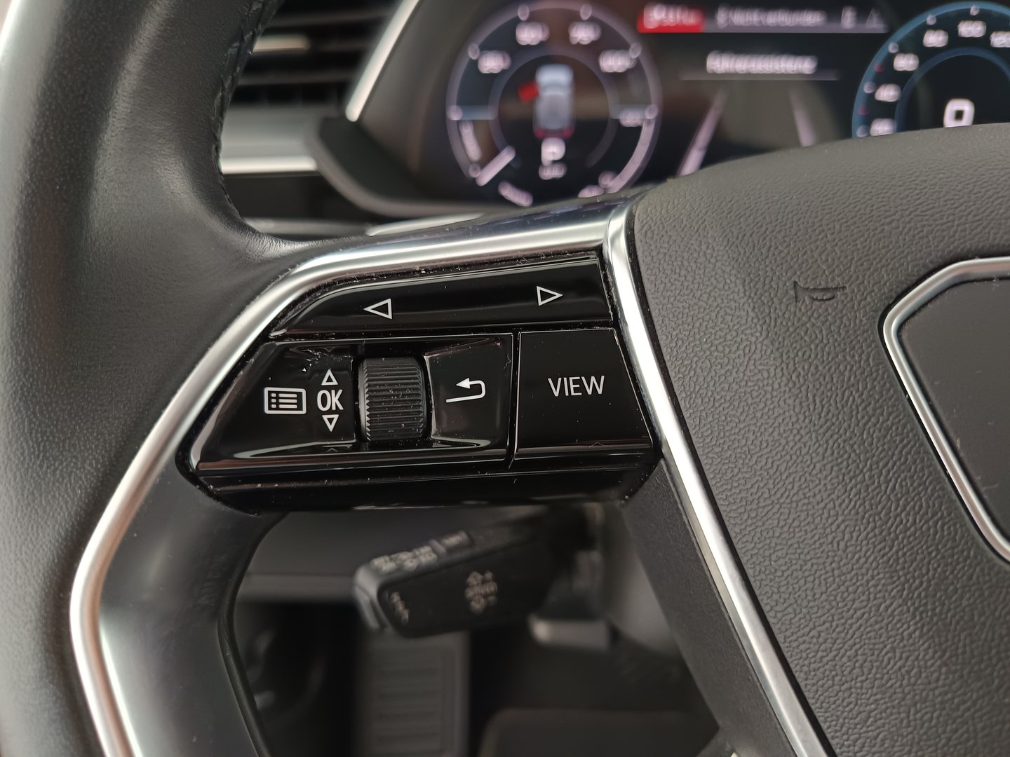 Audi e-tron 55 quattro 300 kW Business | Bild 16 von 32