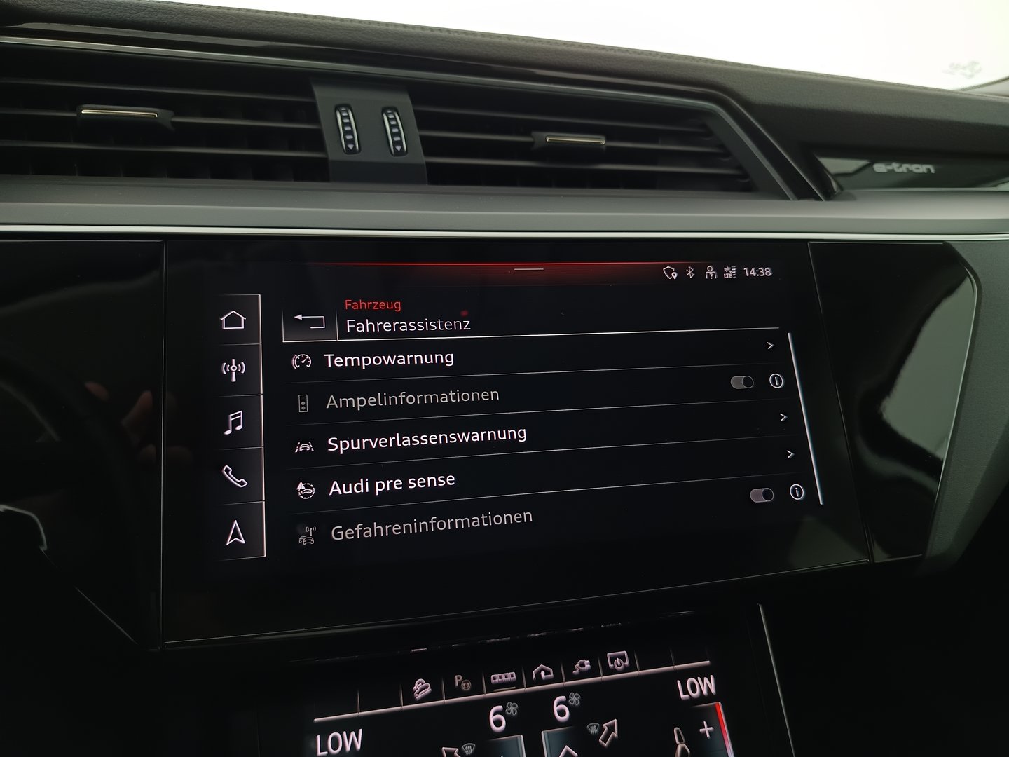 Audi e-tron 55 quattro 300 kW Business | Bild 21 von 32